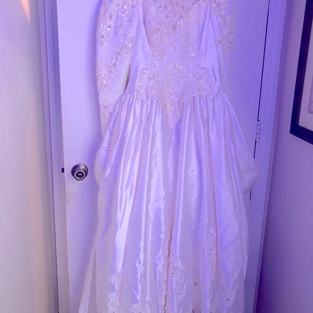 Mori Lee Sz 12 Vtg 80s Beaded/lace Wedding Dress w/train, vail & keepsake box